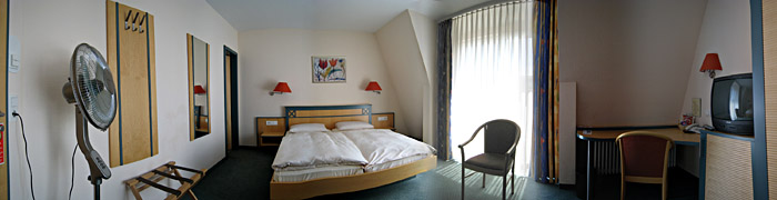 Mein Zimmer im Hotel Bacchus, Bensheim; Bild größerklickbar